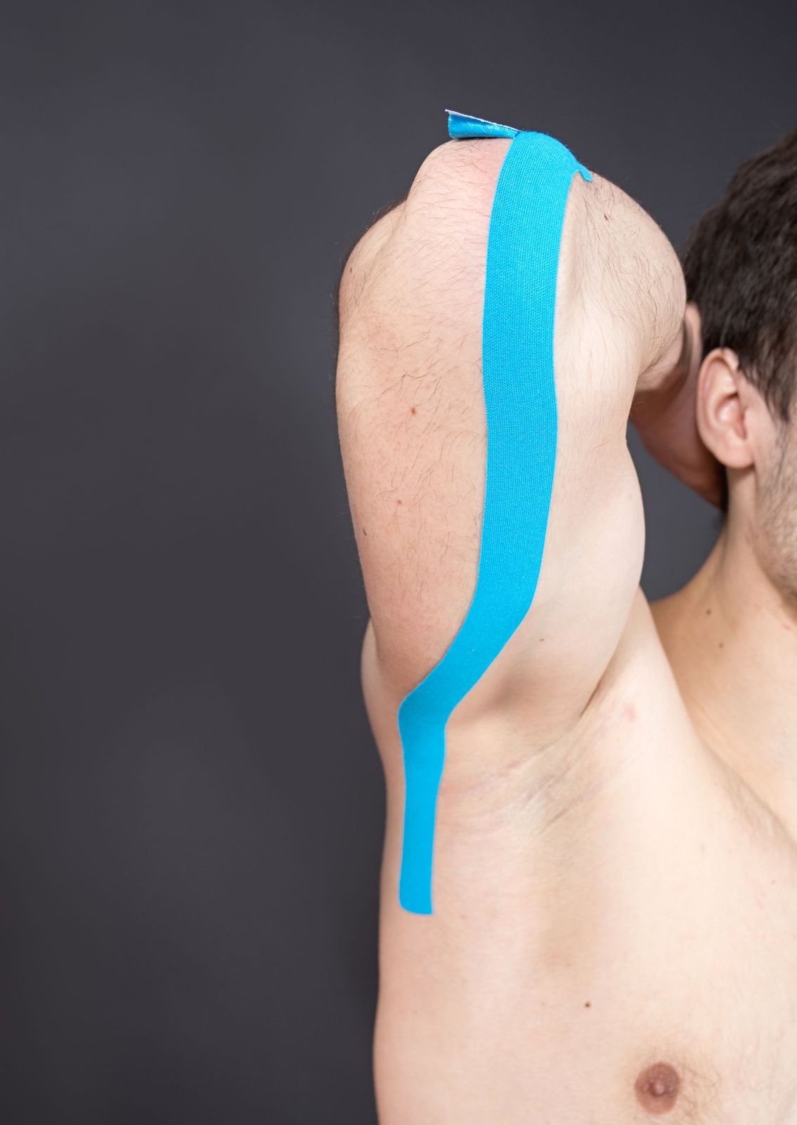 Jak tejpovat triceps